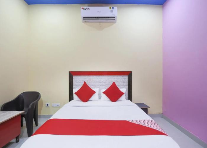 OYO 75125 Hotel Pari