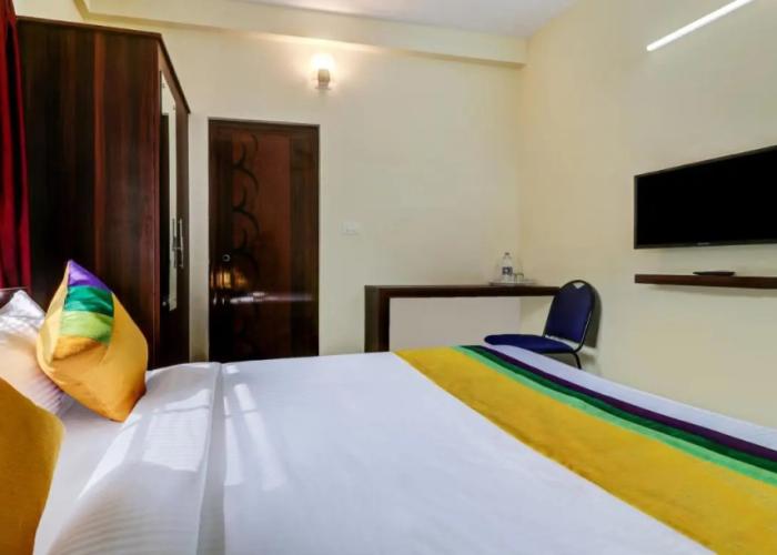 Itsy Hotels Rain Tulsi Stayz, Palarivattom Junction