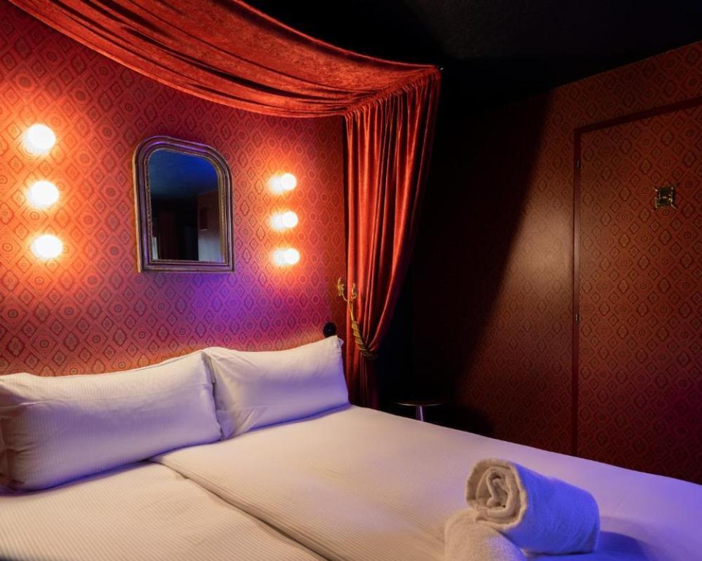 Peanut Medieval Lodge