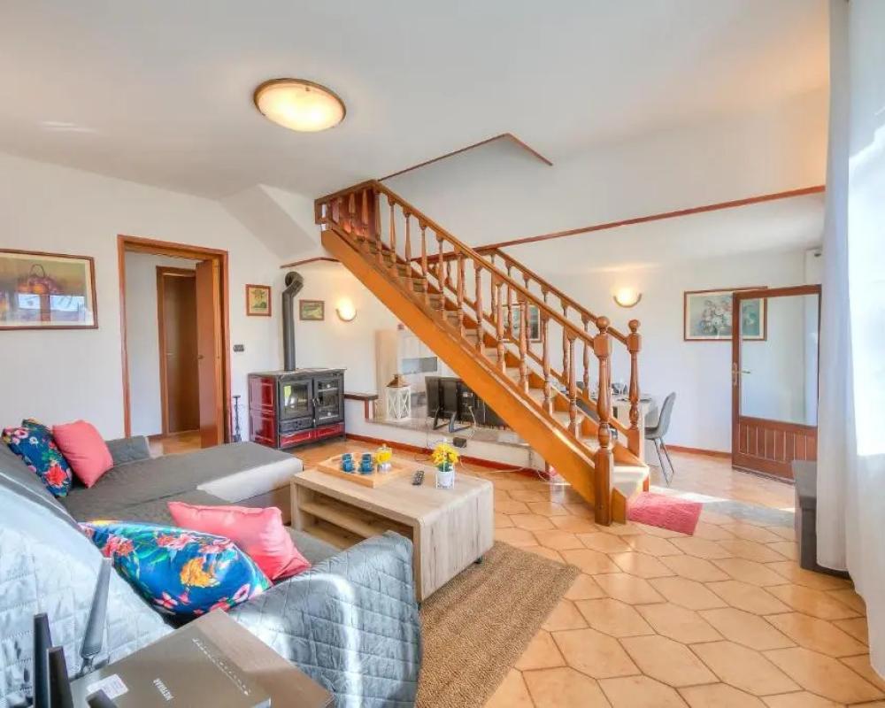 Cedar House Villa Few Minutes From Lake