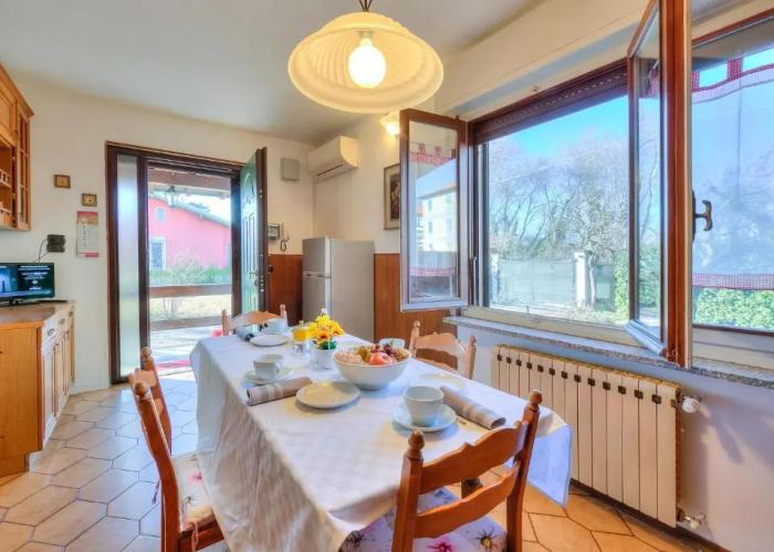 Cedar House Villa Few Minutes From Lake