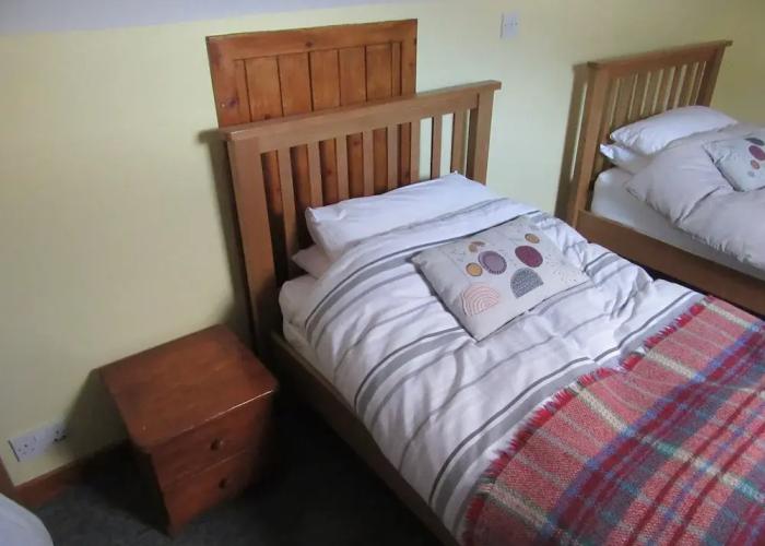 Kestrel, Longhouse Cottages