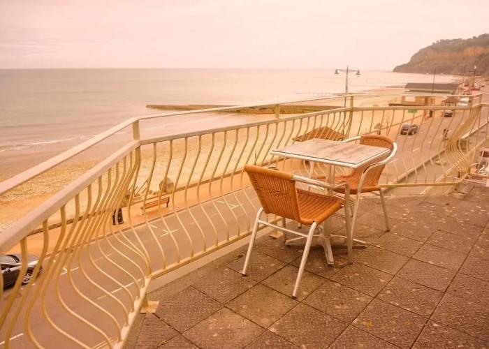 Shoreside Inn