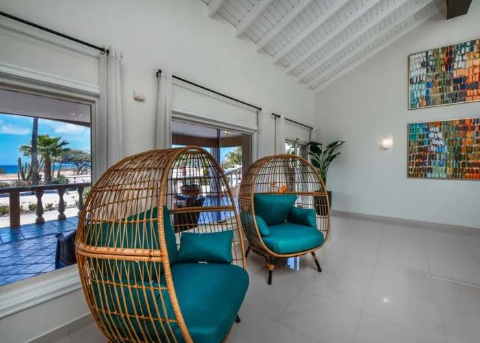Massive Oceanfront Villa - Spa - Sauna - Gameroom - Malmok!