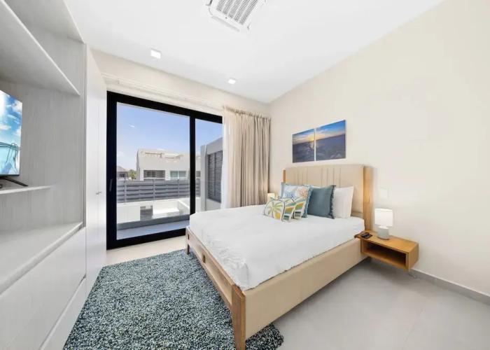 Catalina Residence Apt 3 - L.g. Smith Boulevard 546-j