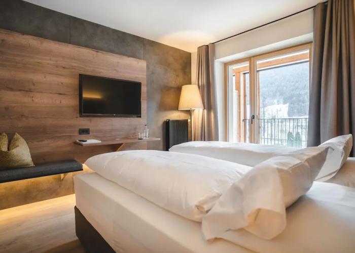 Christof Hotel