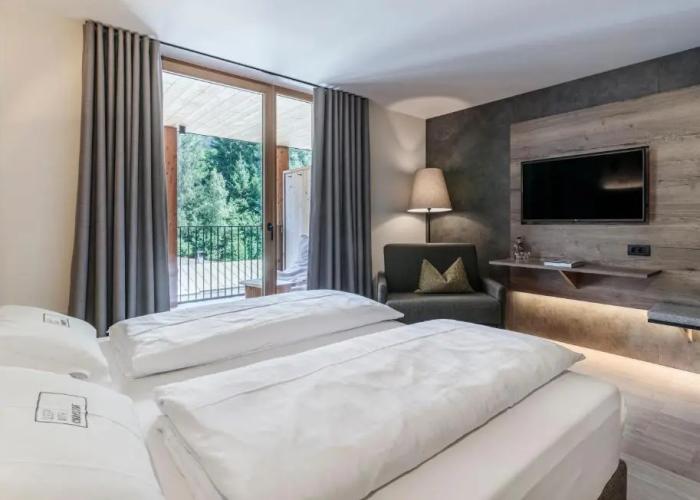 Christof Hotel