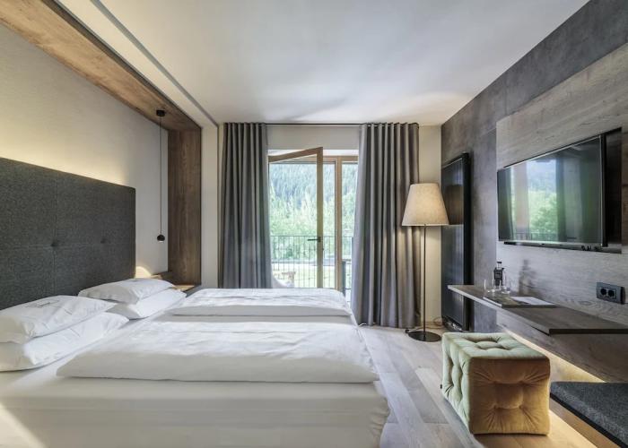 Christof Hotel
