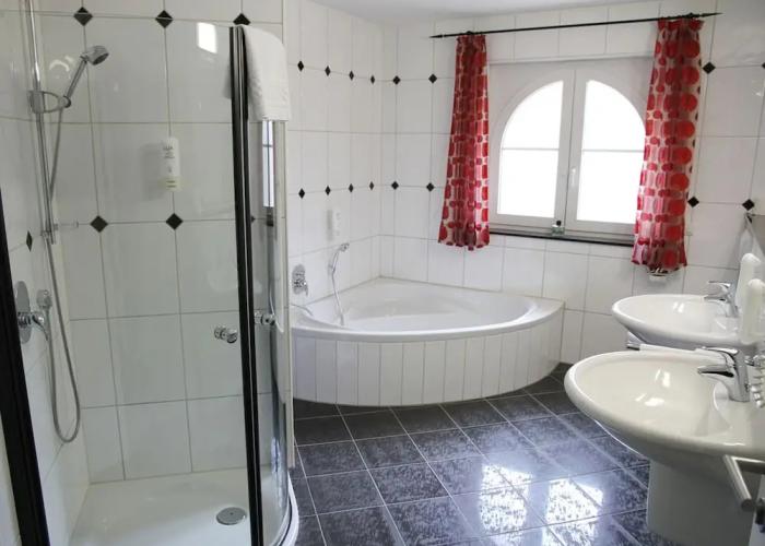 Hostellerie Bacher GmbH