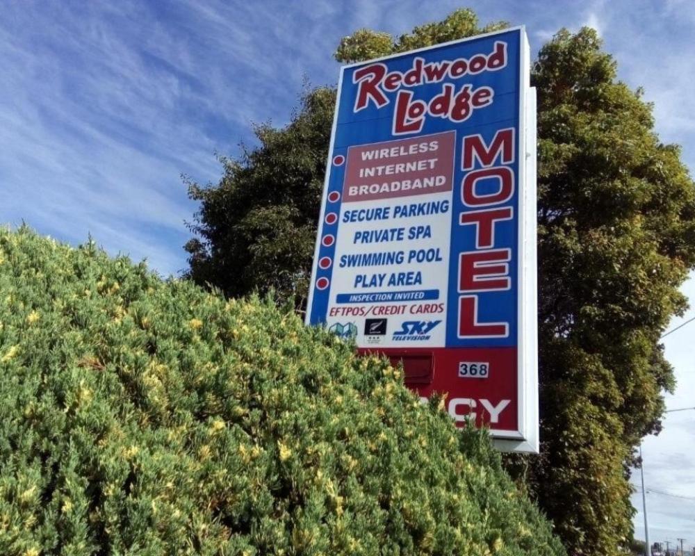 Redwood Lodge Motel