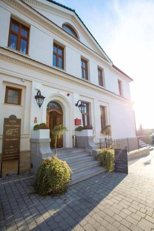 Hotel i Restauracja na Skarpie