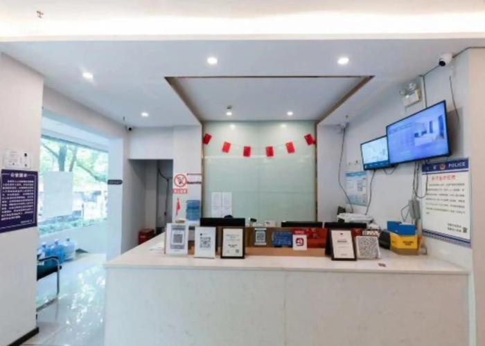 Anshun Qianbai Premium Hotel (Municipal Government Anshun Ancient City Branch)