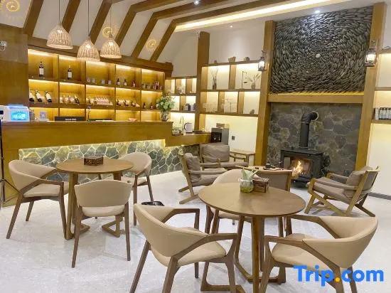 Hidden Qishan Residence (Siguniangshan Changpinggou Scenic Area)