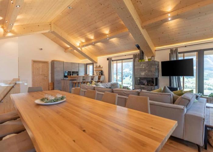 Luxury Chalet With Pool and Sauna Near Ski Lift