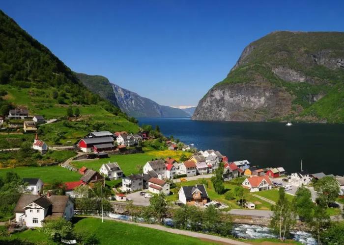 Visit Undredal