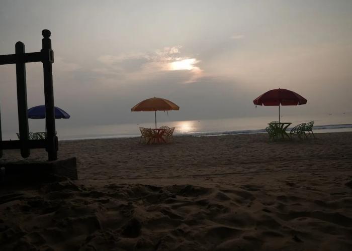 Livin Waves Beach stay and cafe