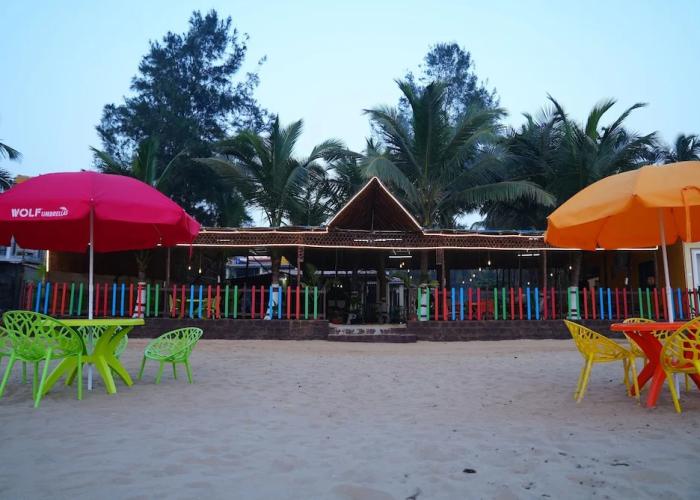 Livin Waves Beach stay and cafe
