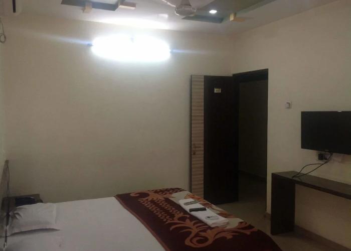 Iroomz VKG Complex