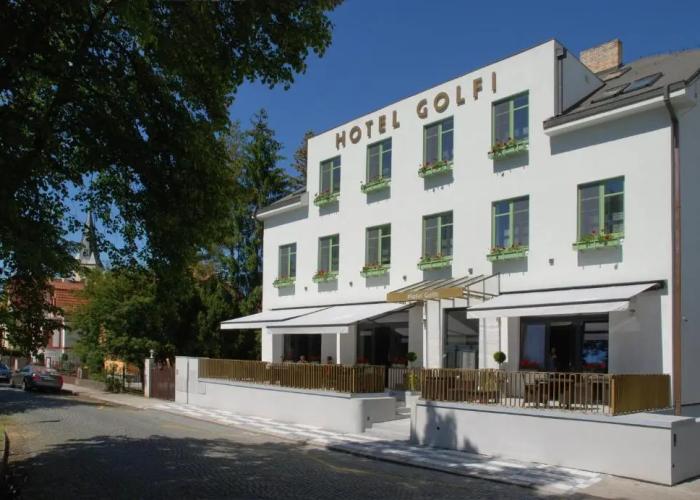 Hotel Golfi