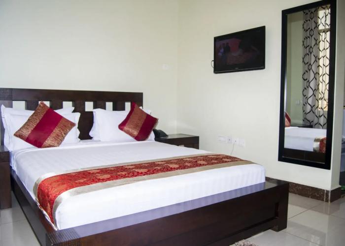Flomi Hotel