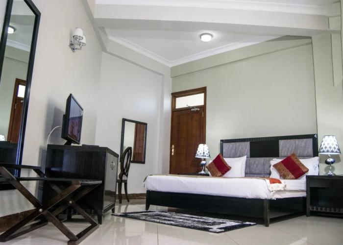 Flomi Hotel