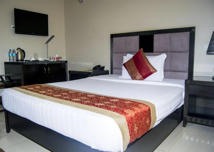 Flomi Hotel