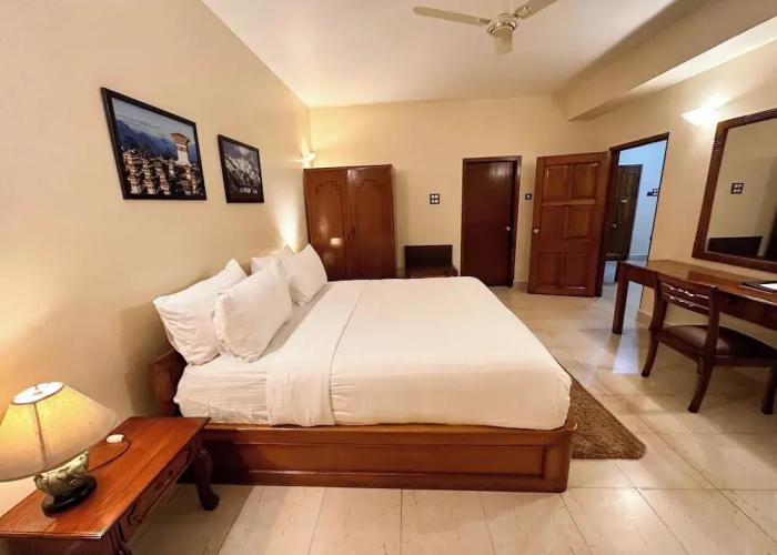 lhaki Hotel