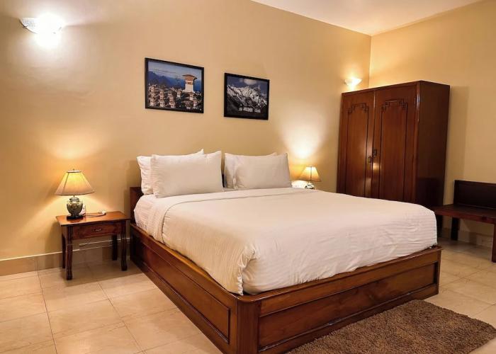 lhaki Hotel