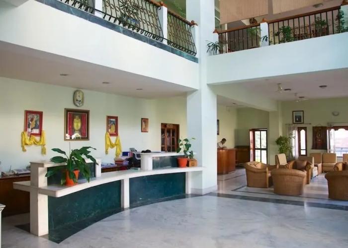 lhaki Hotel