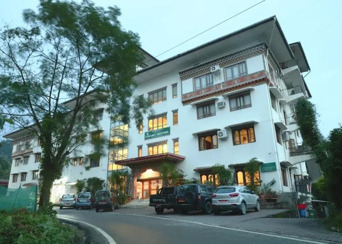 lhaki Hotel