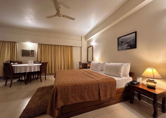 lhaki Hotel