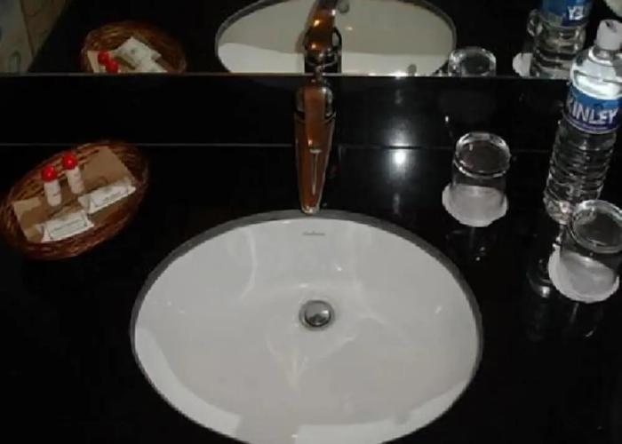 lhaki Hotel