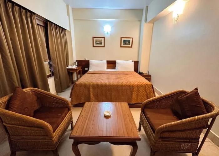 lhaki Hotel