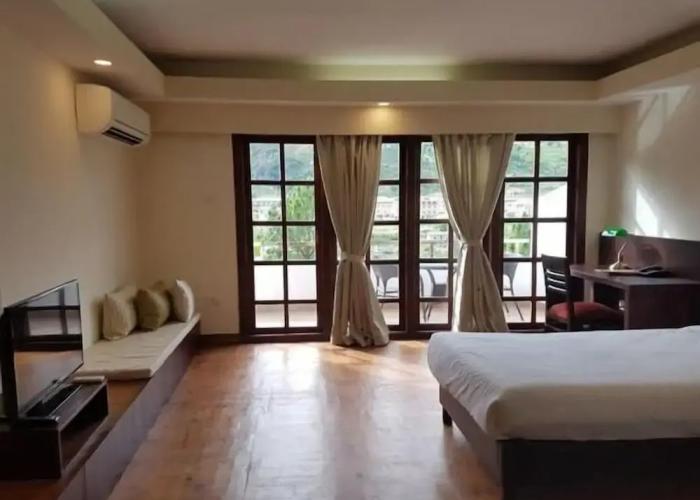 Khuru Resort