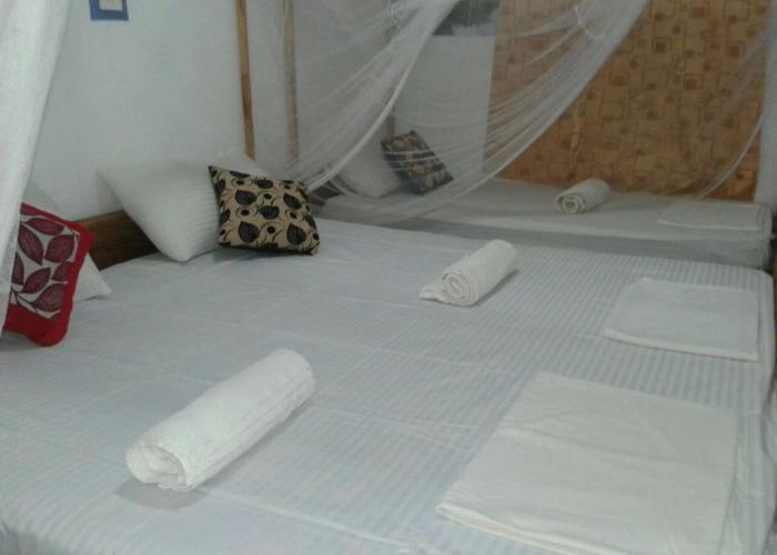 Star Rest Beach Hotel Arugambay