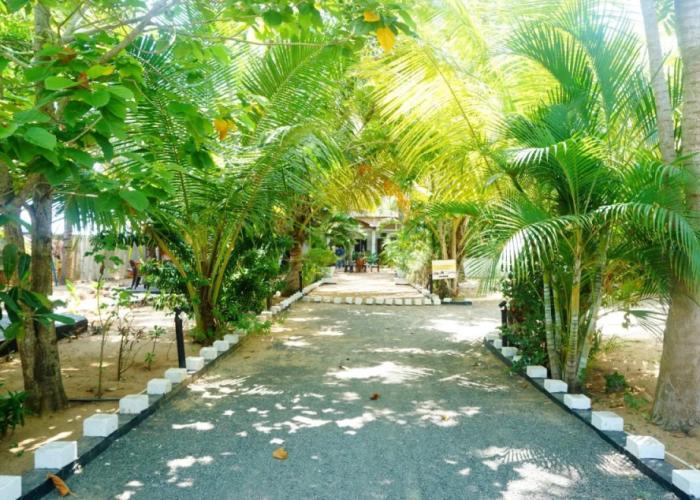 Star Rest Beach Hotel Arugambay