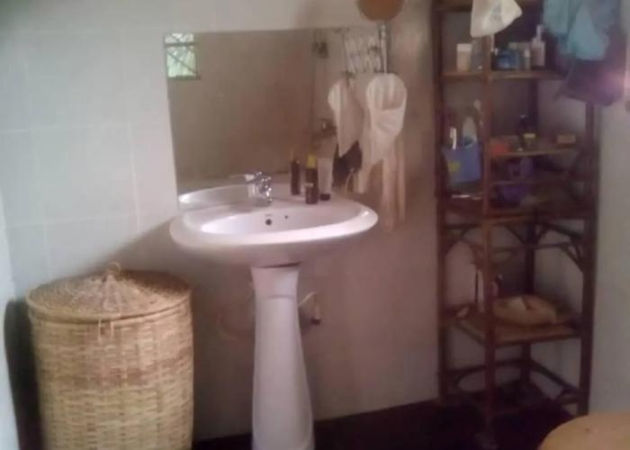 Lovely 3-bdrm Cottage W/private Patios/pkg Sanyang