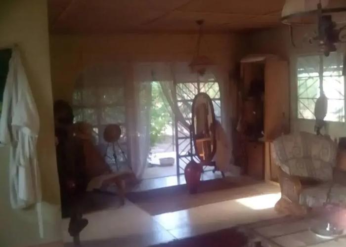 Lovely 3-bdrm Cottage W/private Patios/pkg Sanyang