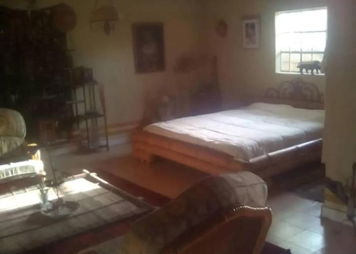 Lovely 3-bdrm Cottage W/private Patios/pkg Sanyang