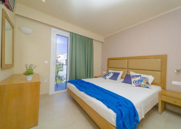 Amaryllis Front Beach Hotel