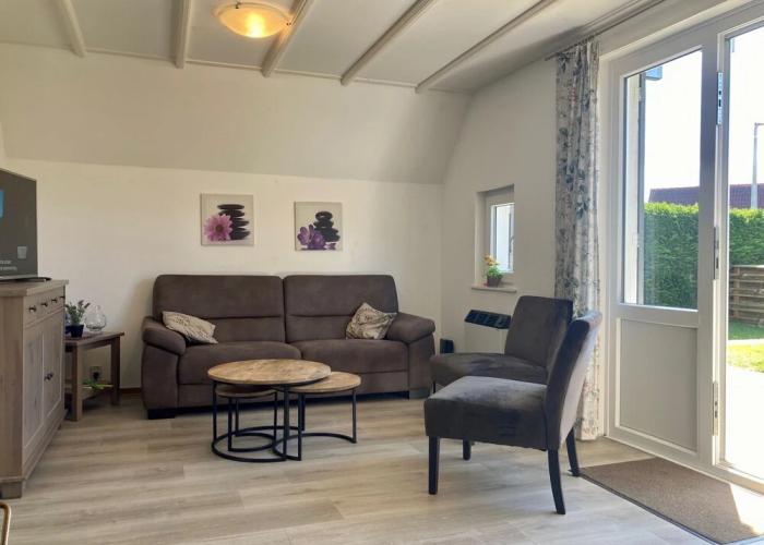 Cozy Holiday Home by the Dike in a Quiet Location at Lauwersmeer