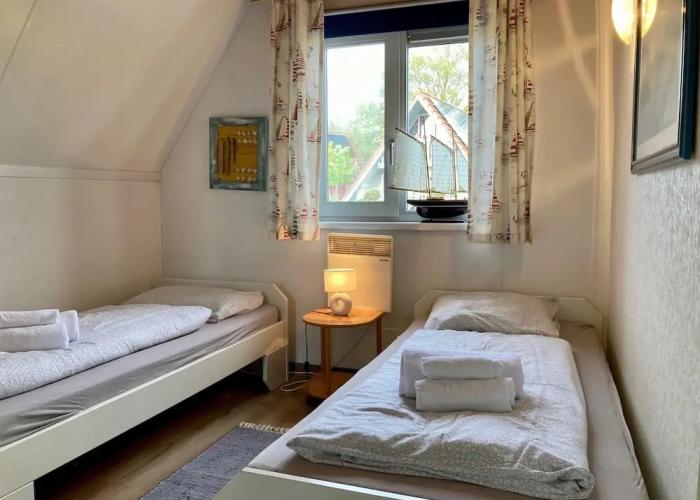 Holiday Home Urlaubsruhe 6 p Near Lake Lauwersmeer - no Pets