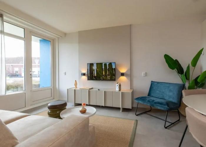 Lovely Seaside Apartment for Three