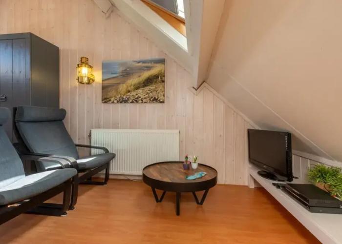 Snug Apartment Near sea
