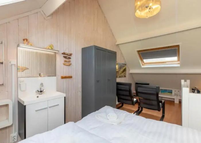 Snug Apartment Near sea