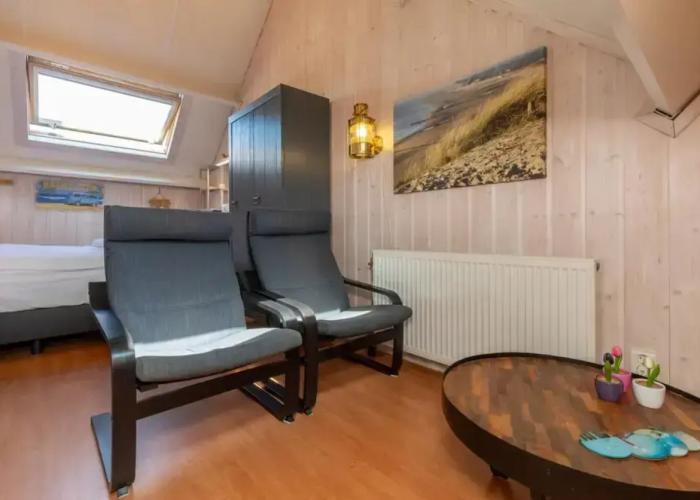 Snug Apartment Near sea