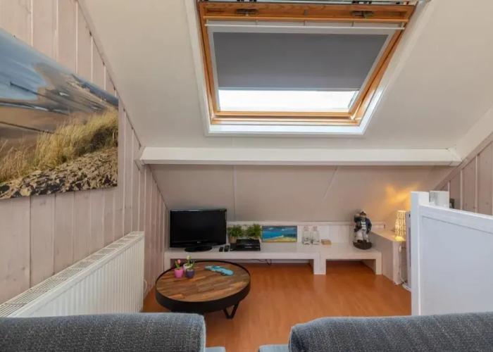 Snug Apartment Near sea