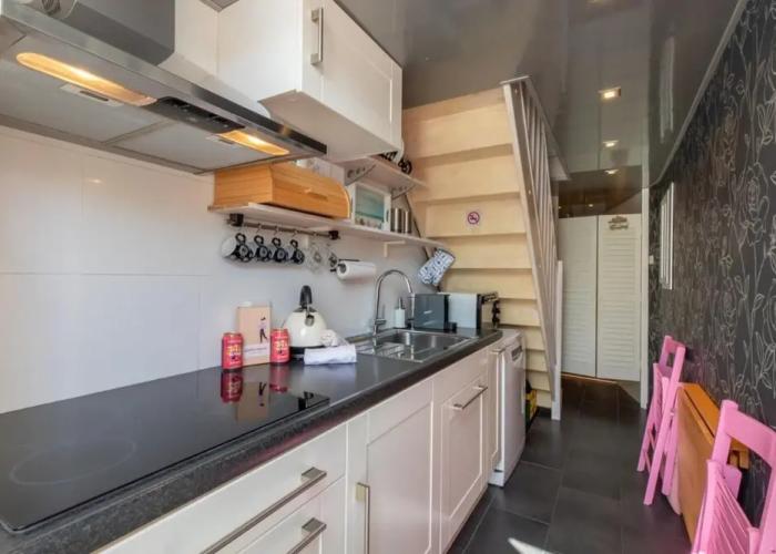 Snug Apartment Near sea