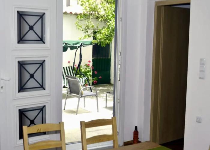 Chrismma Apartment With Private Yard, Parking