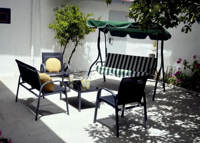 Chrismma Apartment With Private Yard, Parking